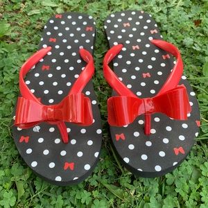 Disney Minnie Mouse 8 polka dot flip flops sandals